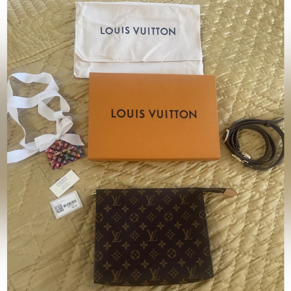 Louis Vuitton TOILETRY POUCH 26” BRAND NEW With Strap Accessorie